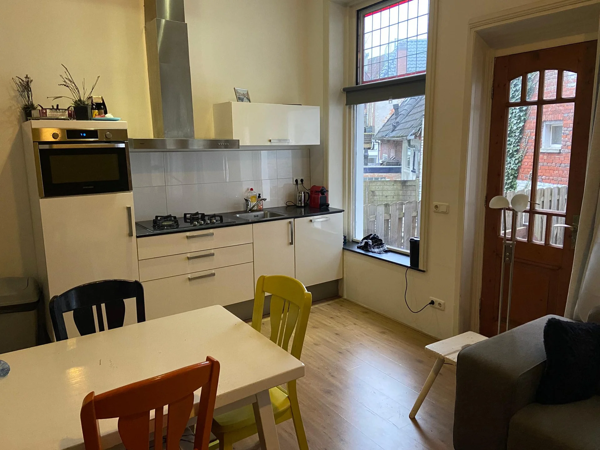 geblurde versie van de foto als achtergrond