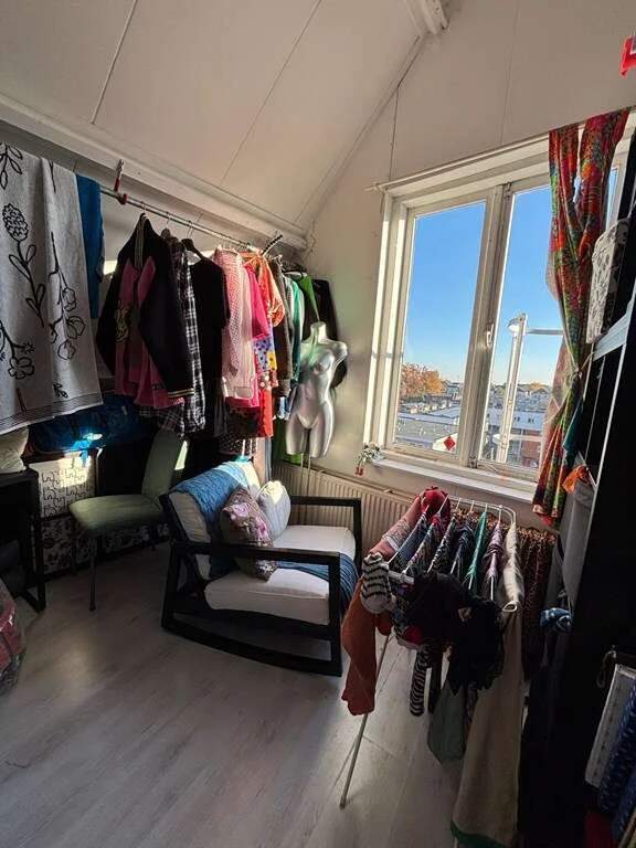 geblurde versie van de foto als achtergrond