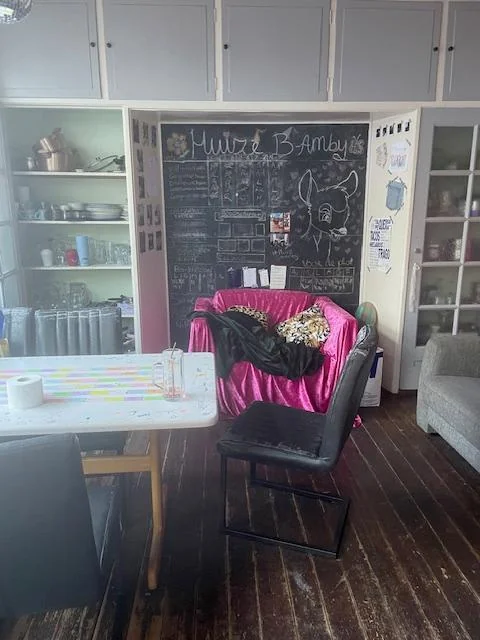 geblurde versie van de foto als achtergrond