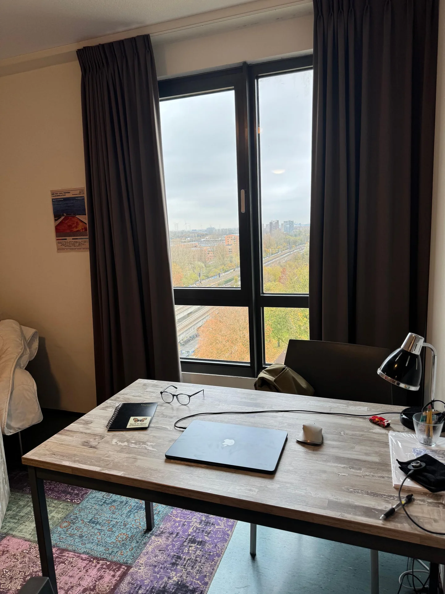 geblurde versie van de foto als achtergrond