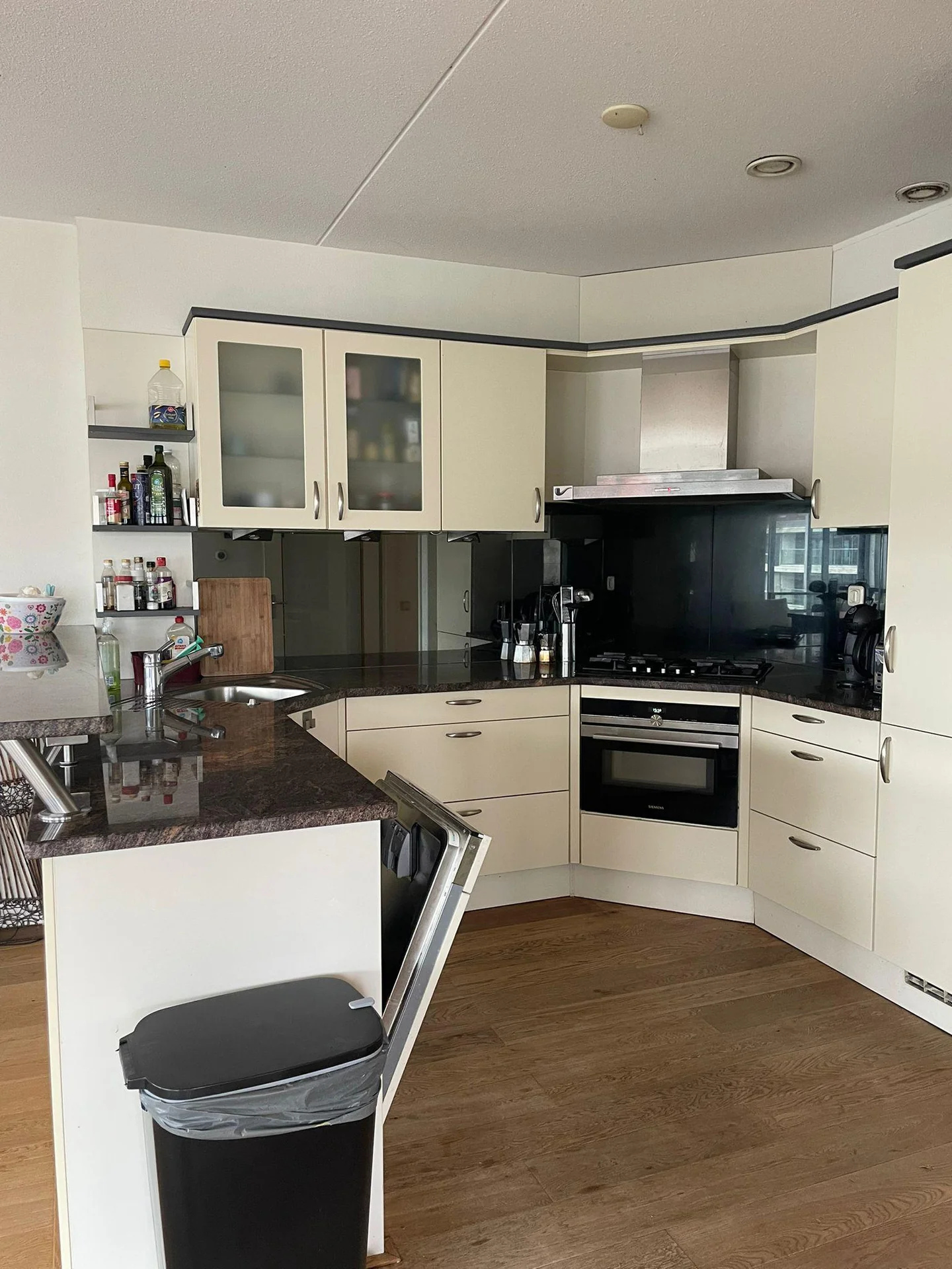 geblurde versie van de foto als achtergrond