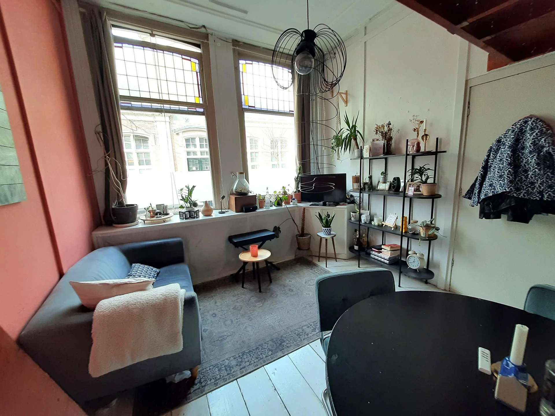 geblurde versie van de foto als achtergrond