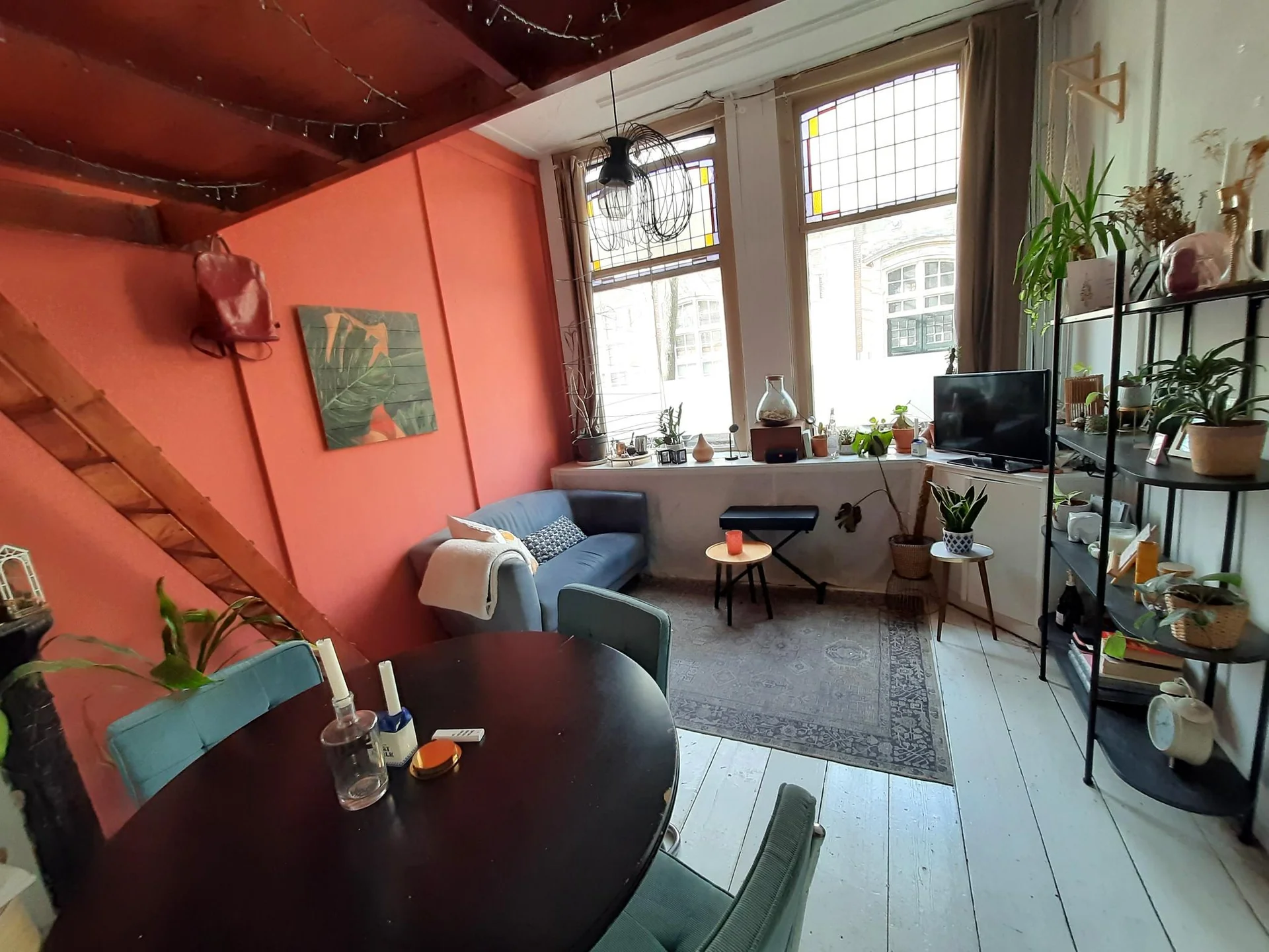 geblurde versie van de foto als achtergrond