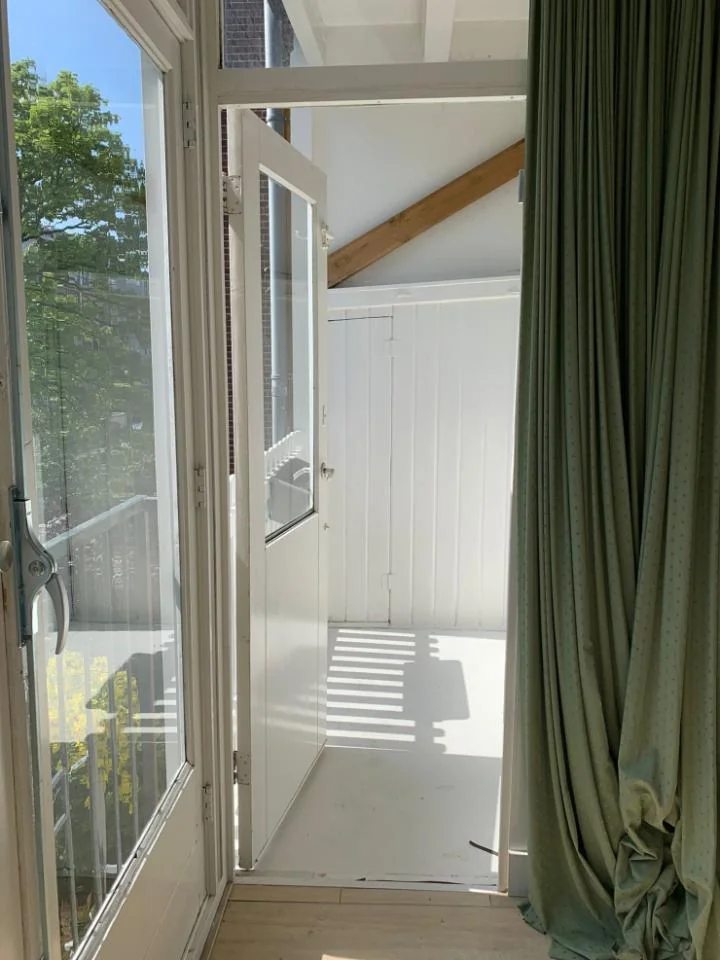 geblurde versie van de foto als achtergrond