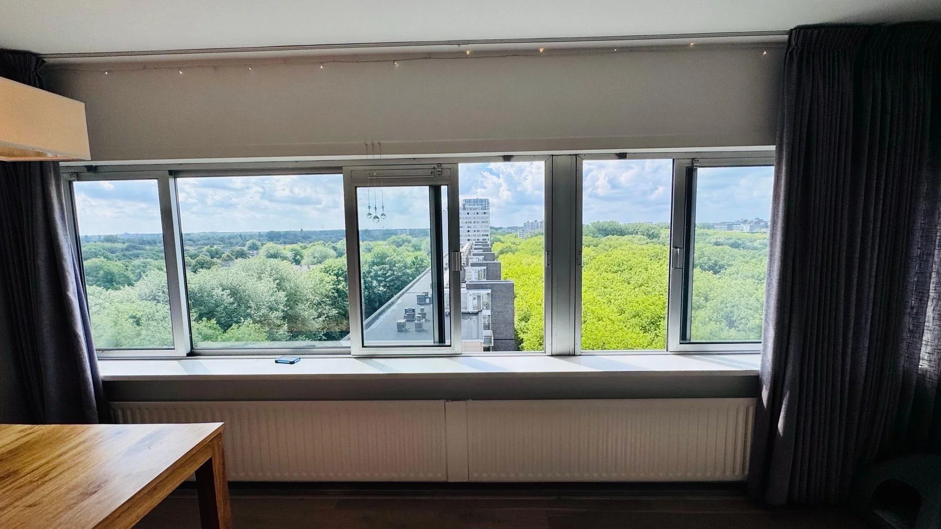 geblurde versie van de foto als achtergrond