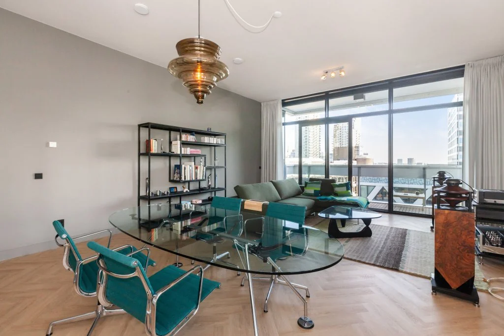 geblurde versie van de foto als achtergrond