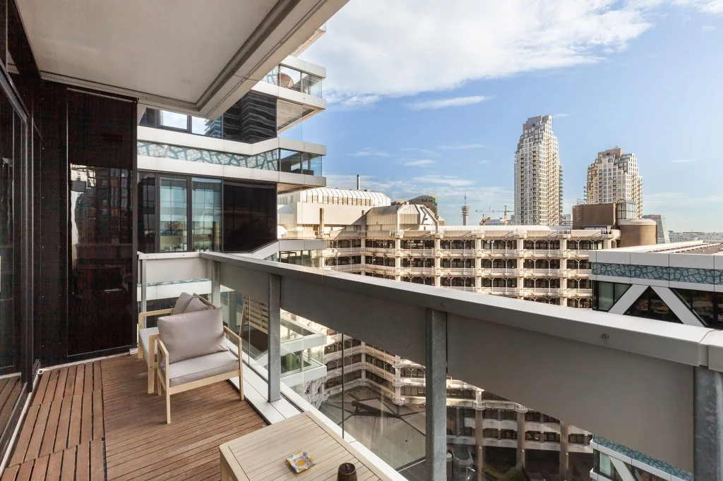 geblurde versie van de foto als achtergrond