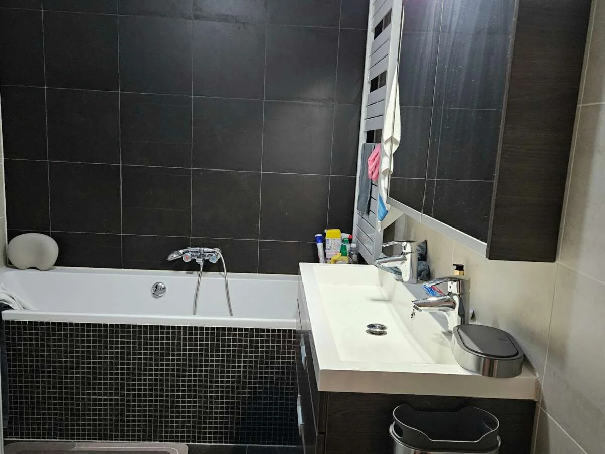 geblurde versie van de foto als achtergrond