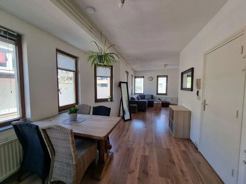 geblurde versie van de foto als achtergrond