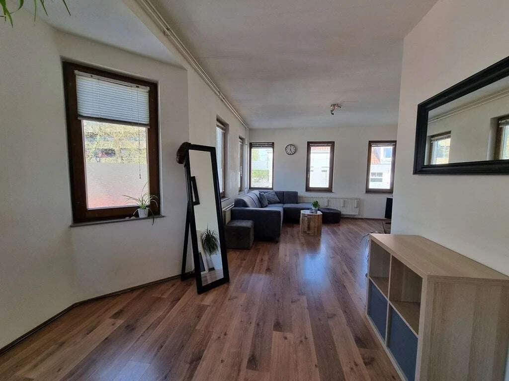 geblurde versie van de foto als achtergrond