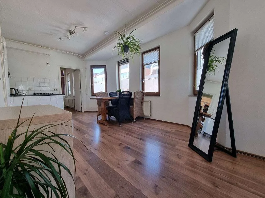 geblurde versie van de foto als achtergrond