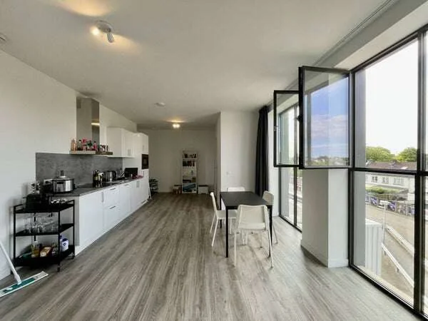 geblurde versie van de foto als achtergrond