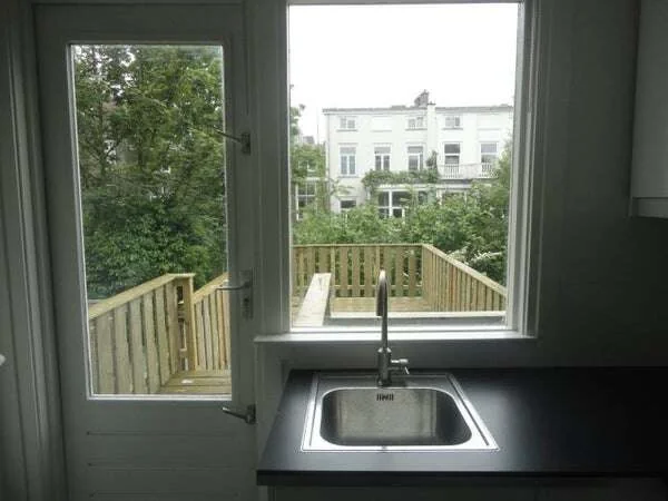 geblurde versie van de foto als achtergrond