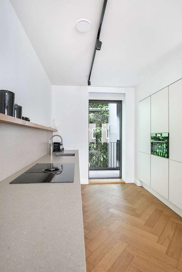 geblurde versie van de foto als achtergrond