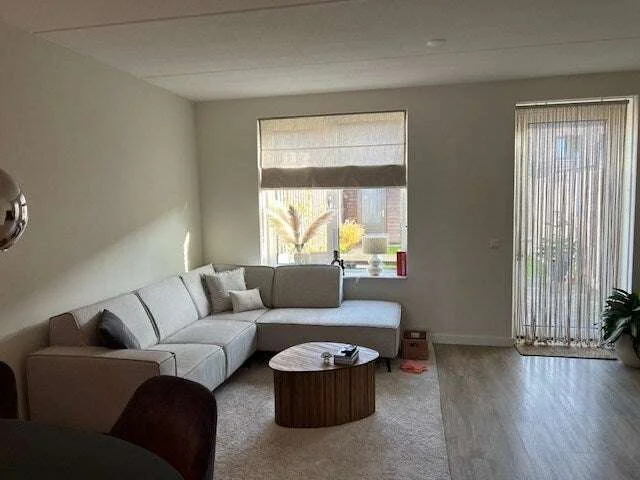 geblurde versie van de foto als achtergrond