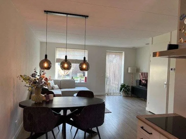 geblurde versie van de foto als achtergrond