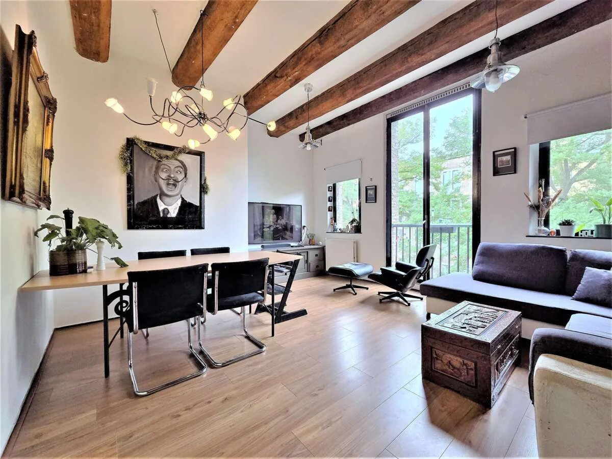 geblurde versie van de foto als achtergrond