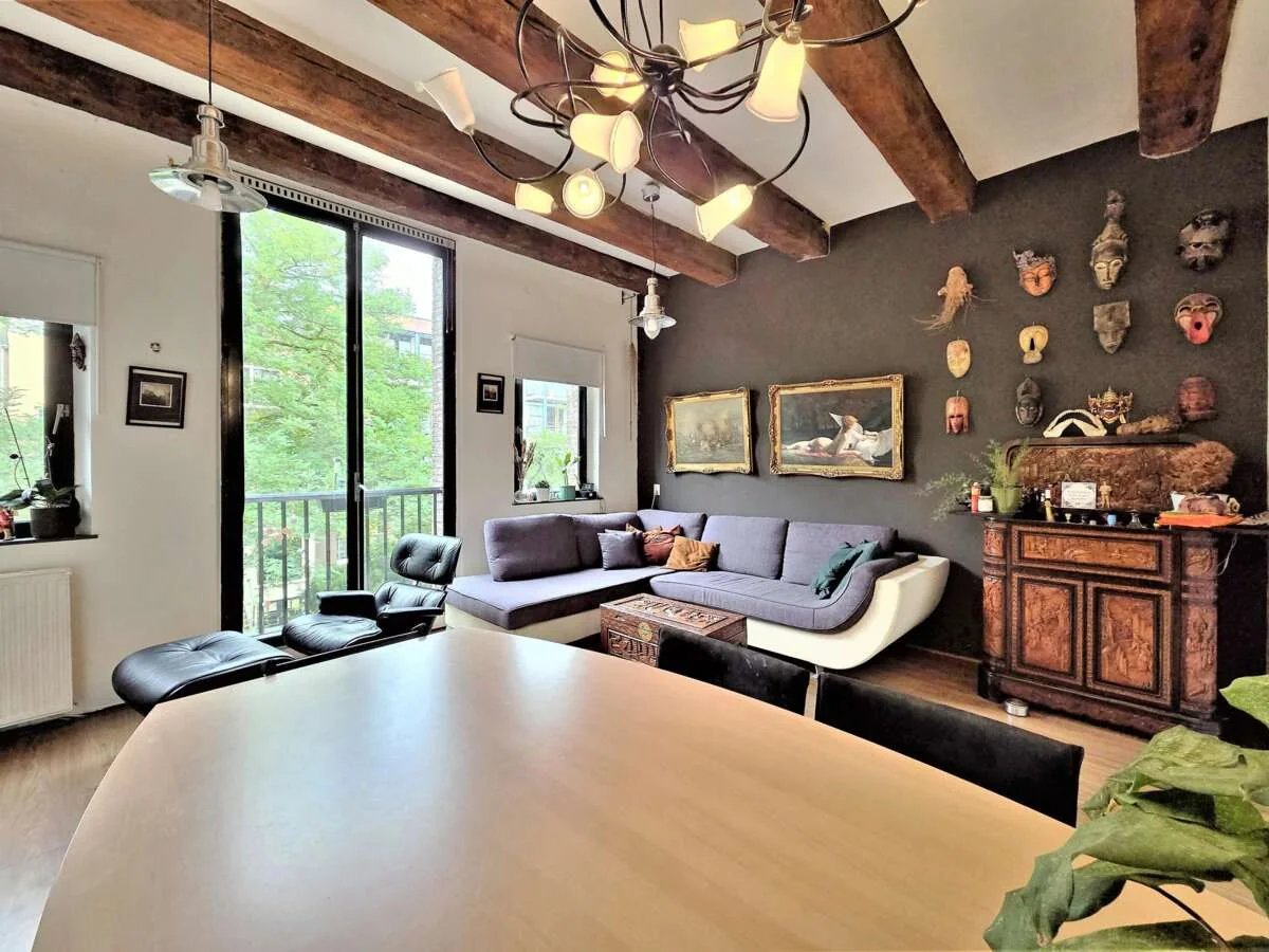 geblurde versie van de foto als achtergrond