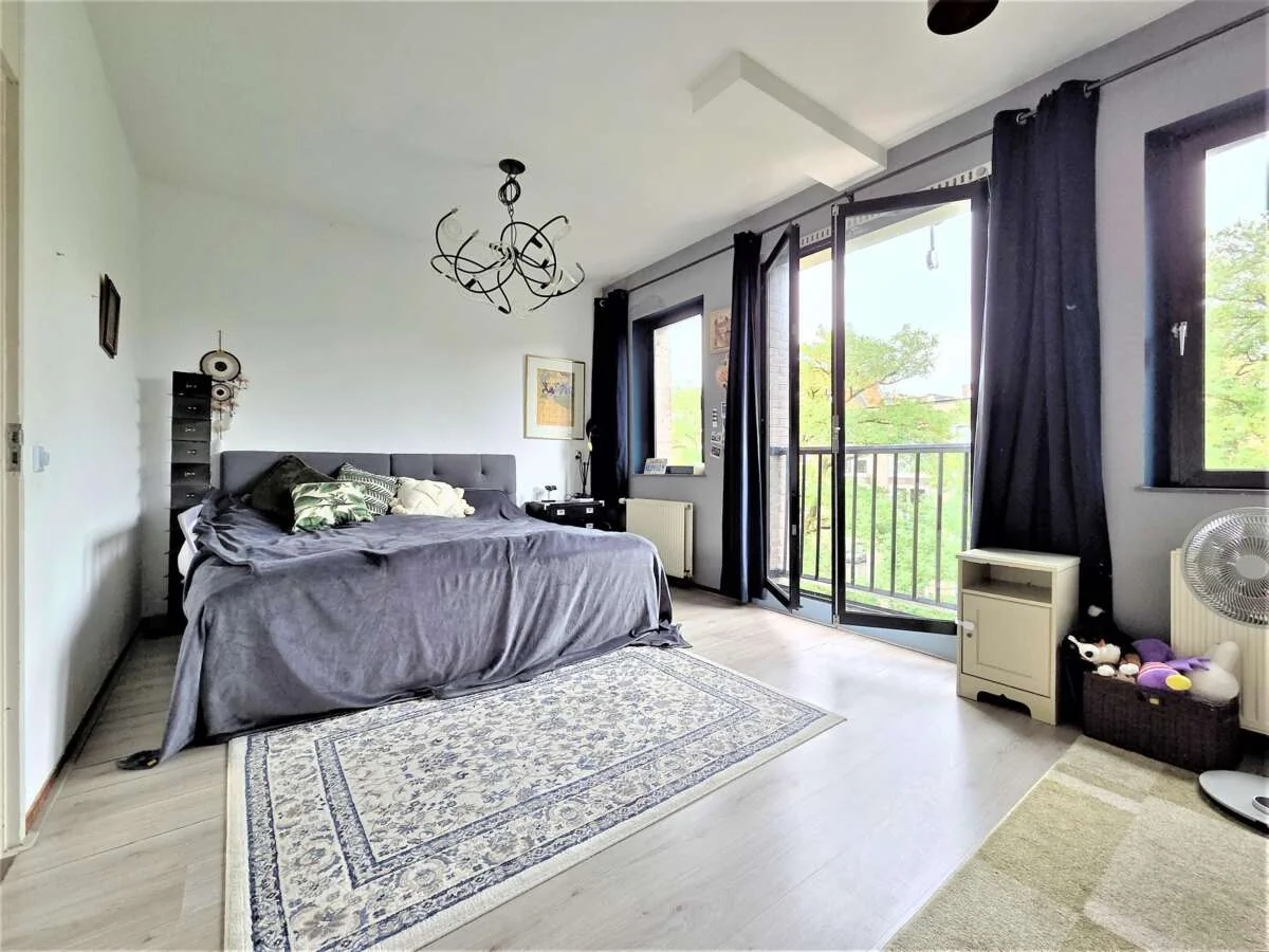 geblurde versie van de foto als achtergrond