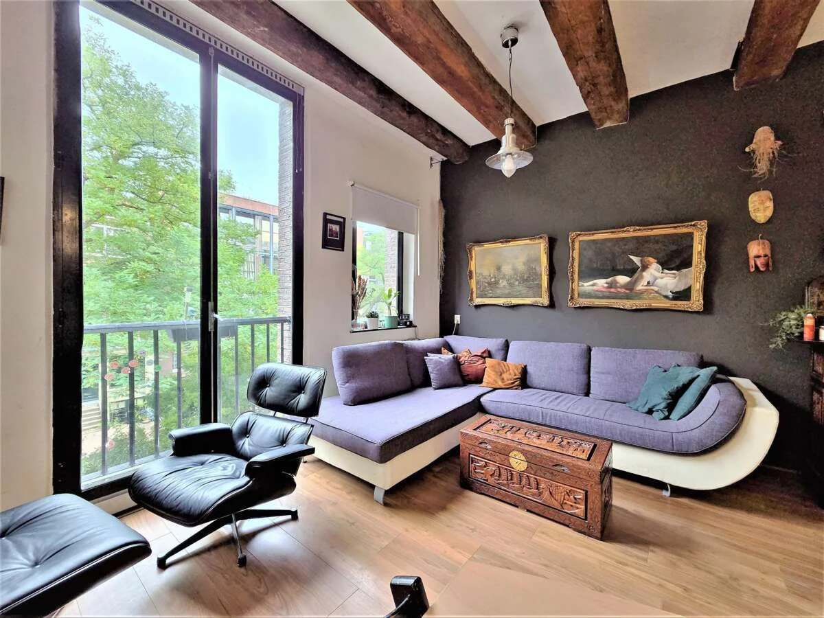 geblurde versie van de foto als achtergrond