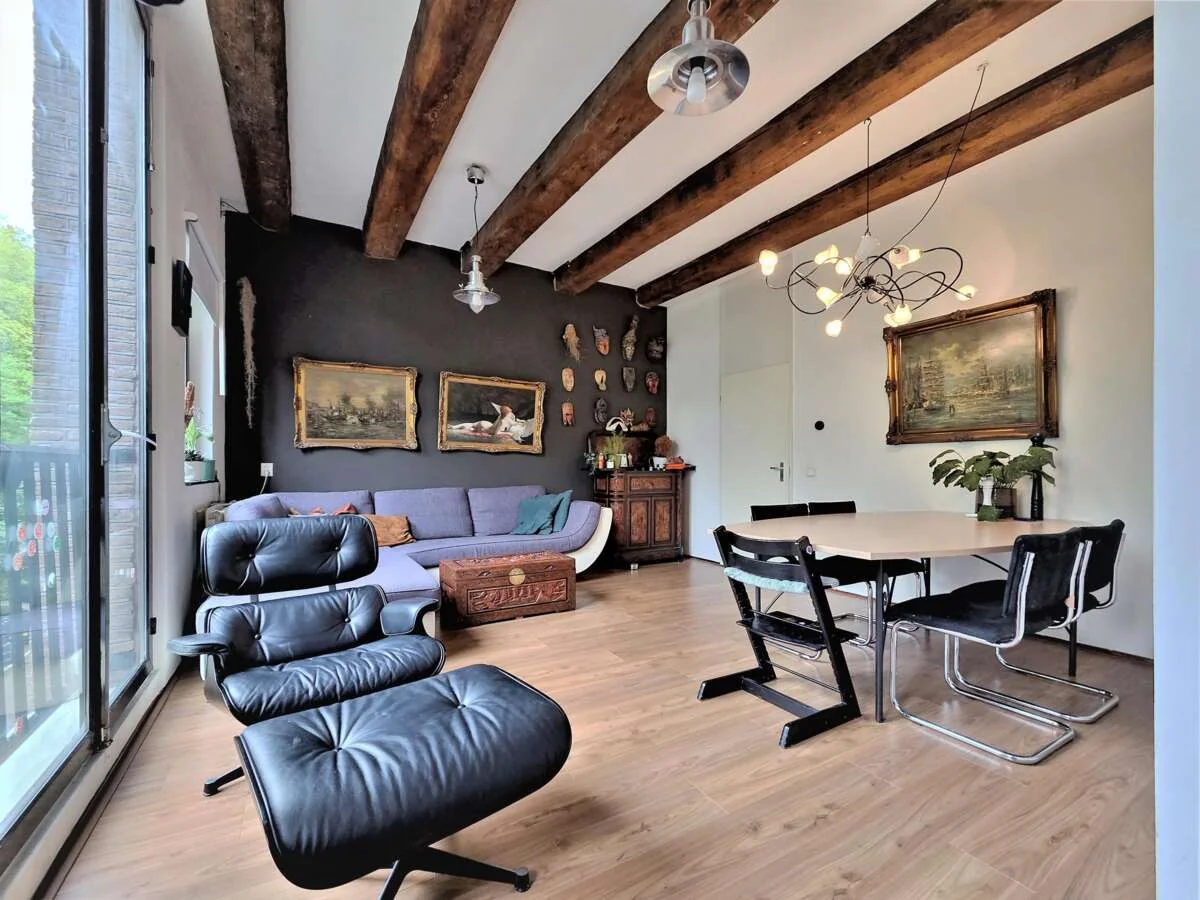 geblurde versie van de foto als achtergrond