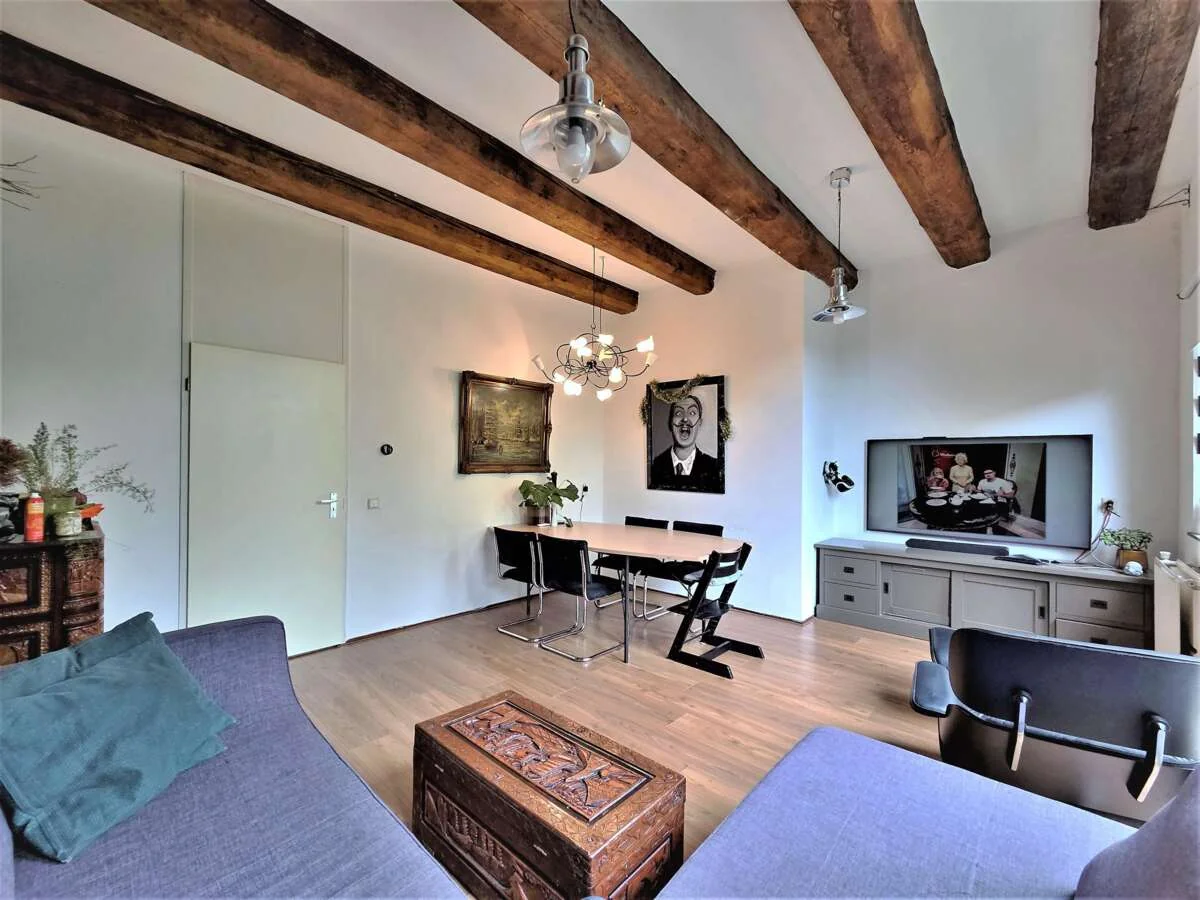 geblurde versie van de foto als achtergrond