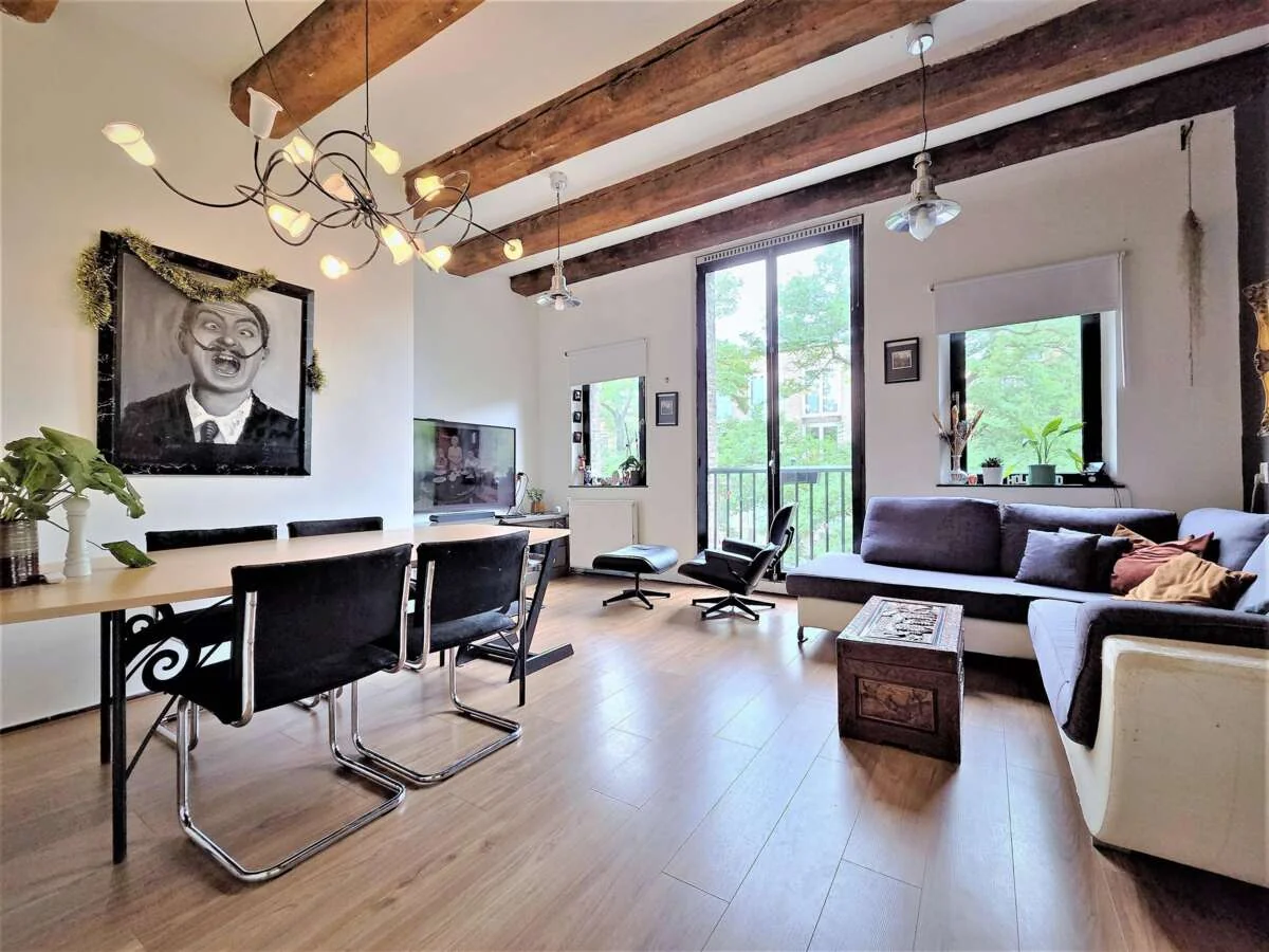 geblurde versie van de foto als achtergrond