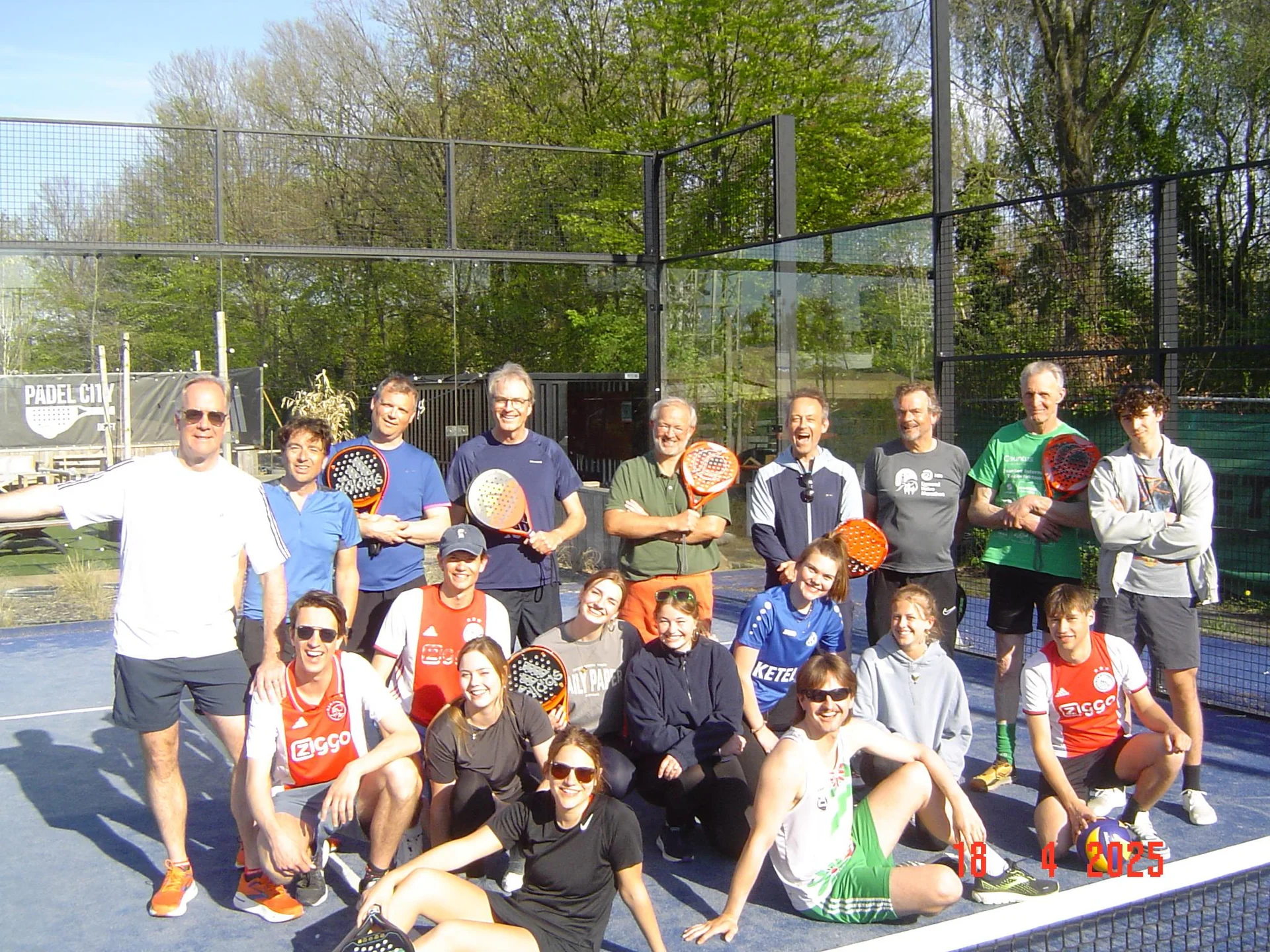 geblurde versie van de foto als achtergrond