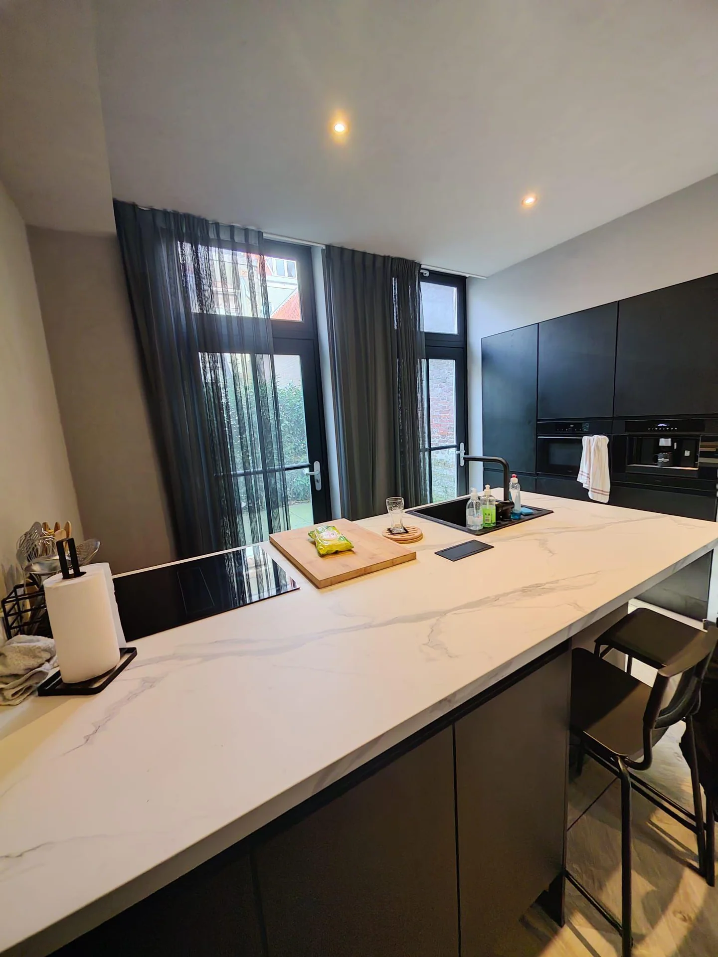 geblurde versie van de foto als achtergrond