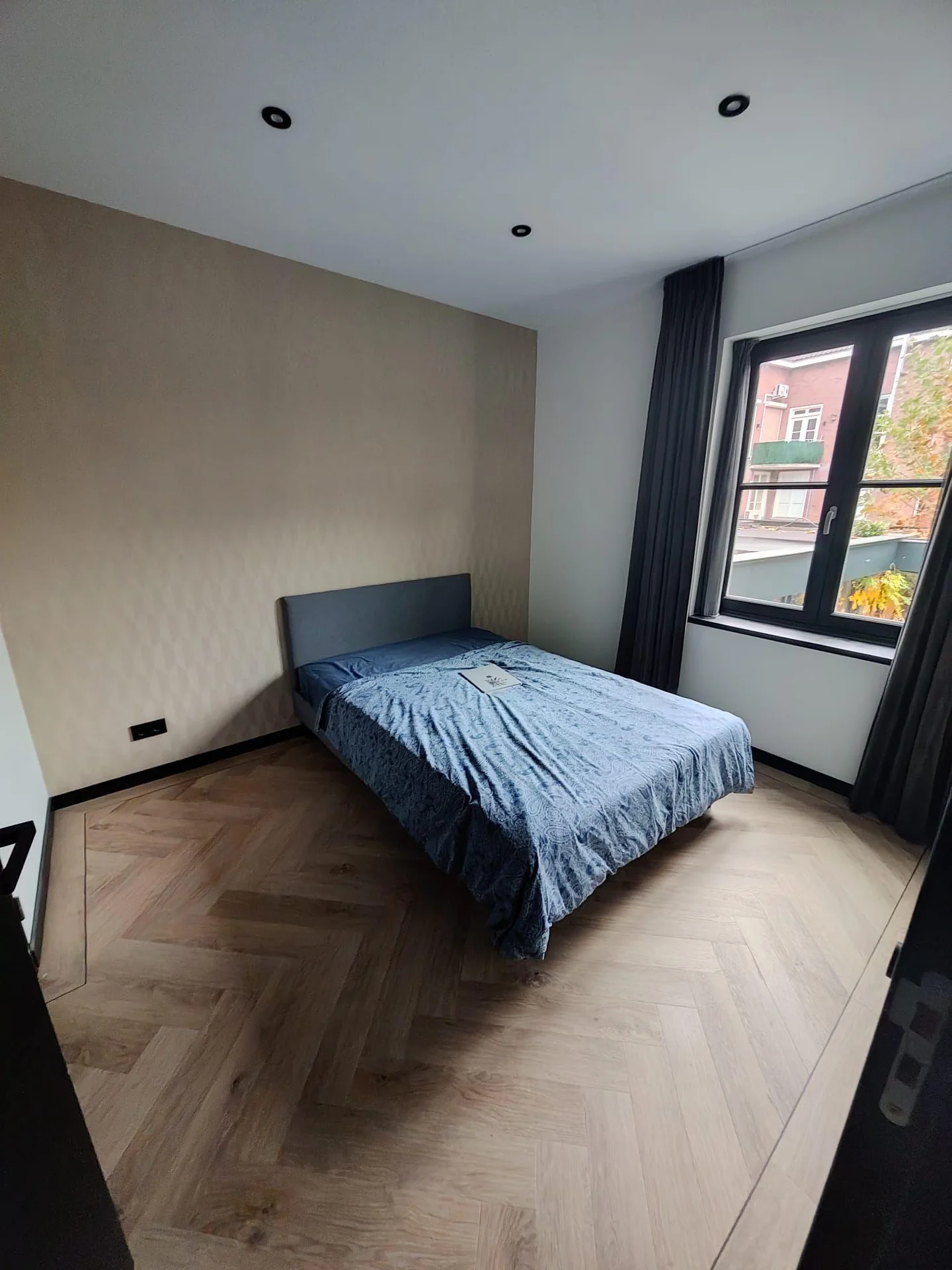 geblurde versie van de foto als achtergrond