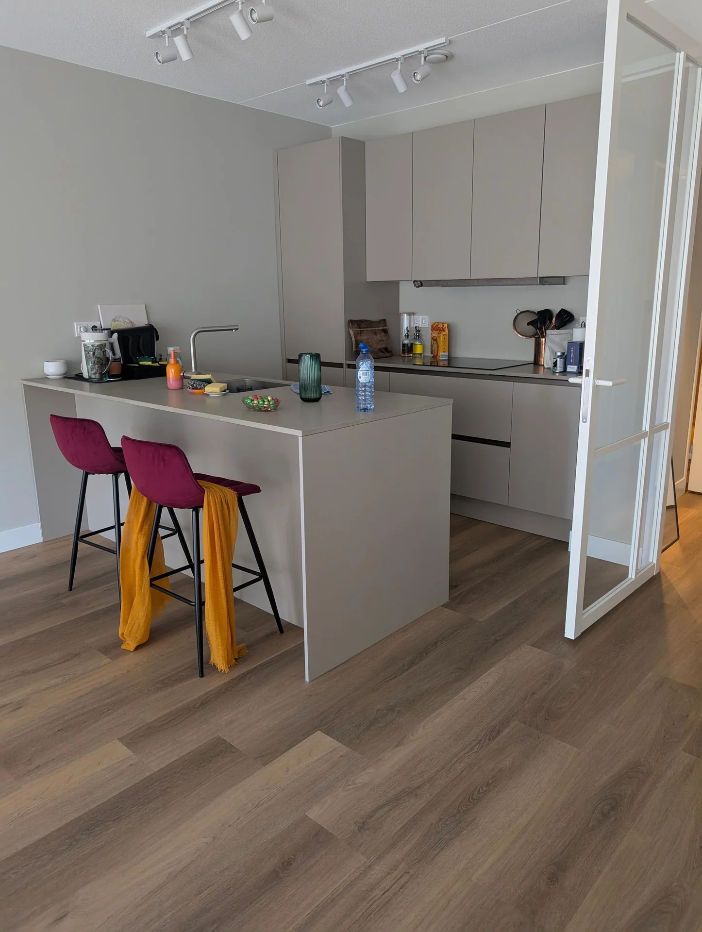 geblurde versie van de foto als achtergrond