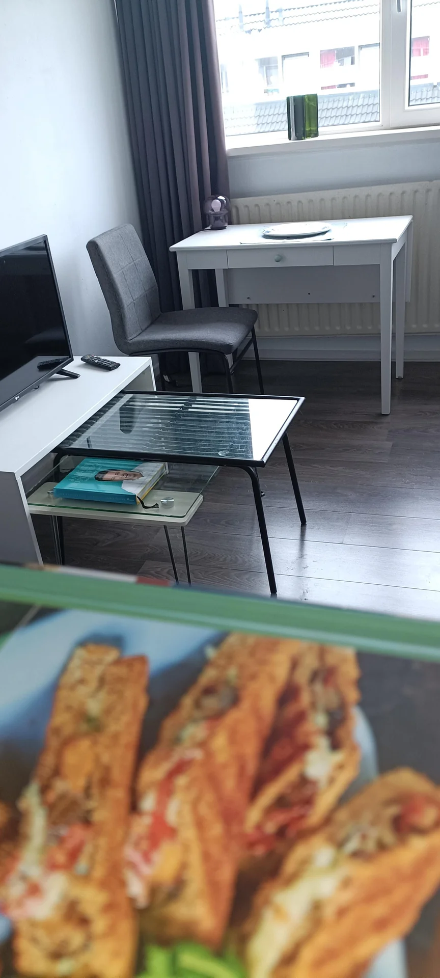 geblurde versie van de foto als achtergrond