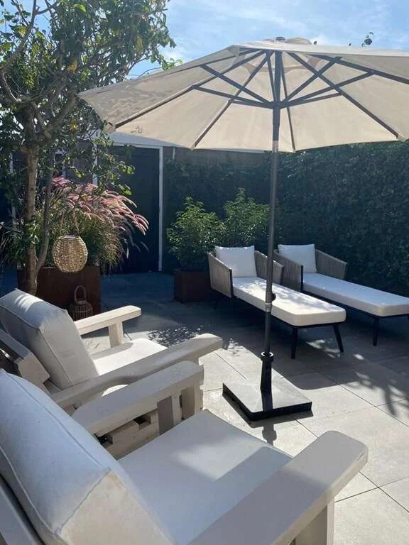 geblurde versie van de foto als achtergrond