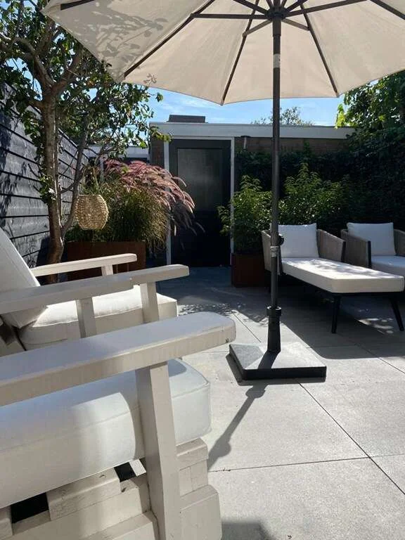 geblurde versie van de foto als achtergrond