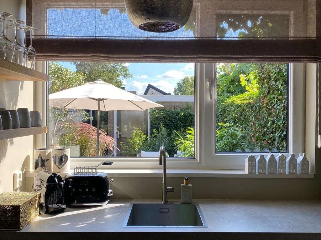 geblurde versie van de foto als achtergrond