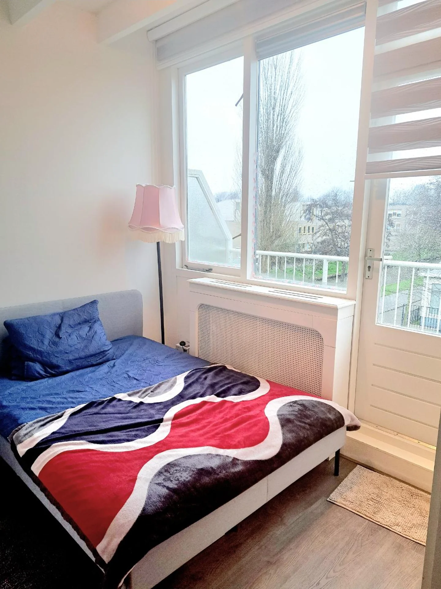 geblurde versie van de foto als achtergrond