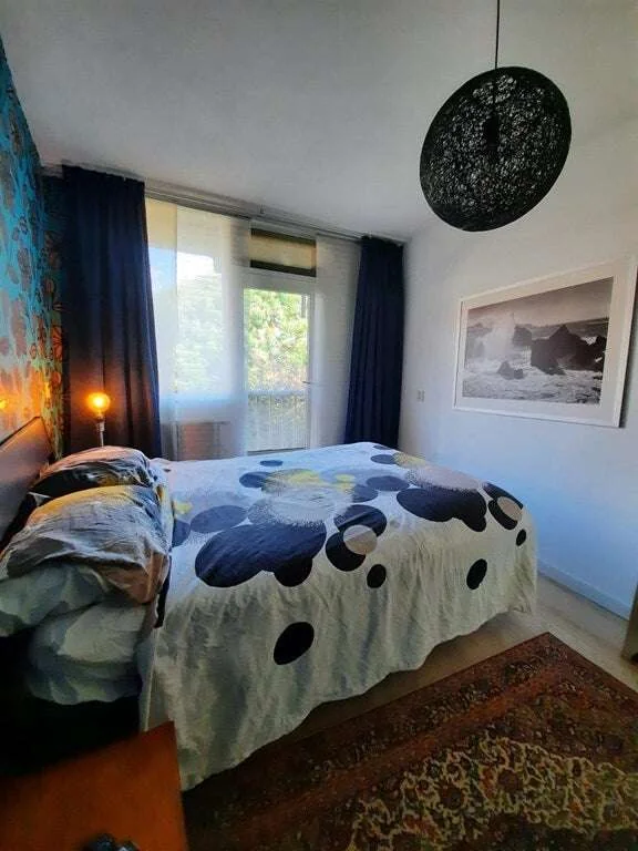 geblurde versie van de foto als achtergrond