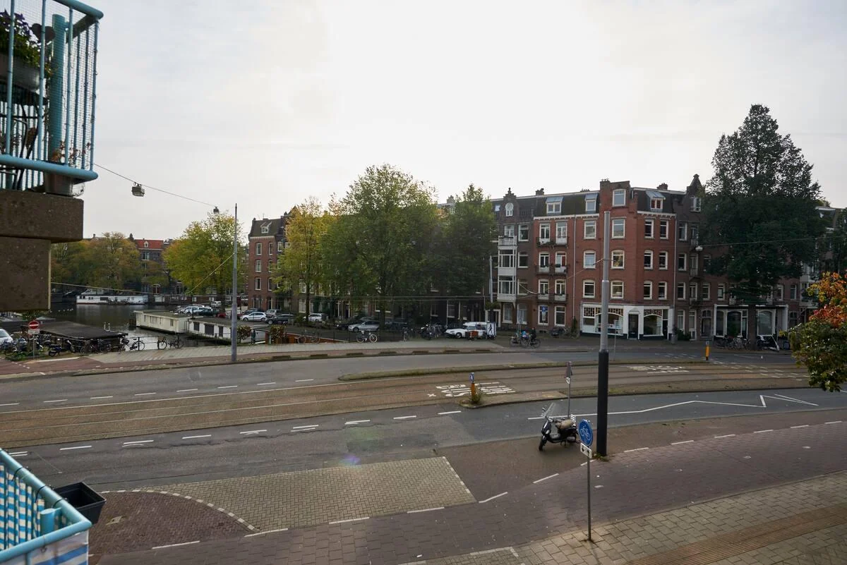 geblurde versie van de foto als achtergrond