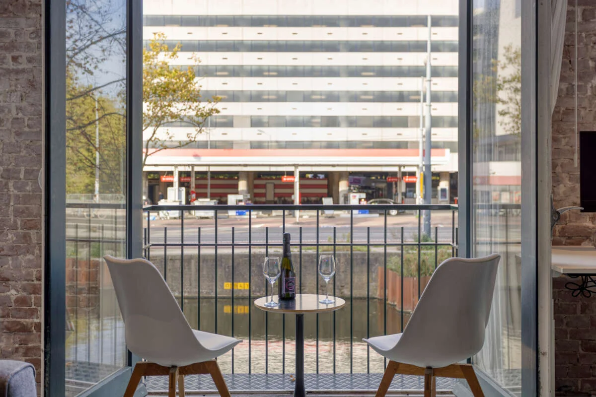 geblurde versie van de foto als achtergrond