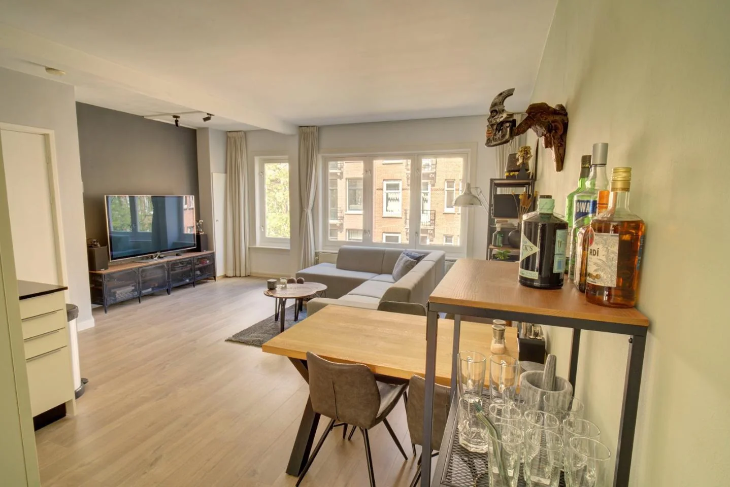 geblurde versie van de foto als achtergrond