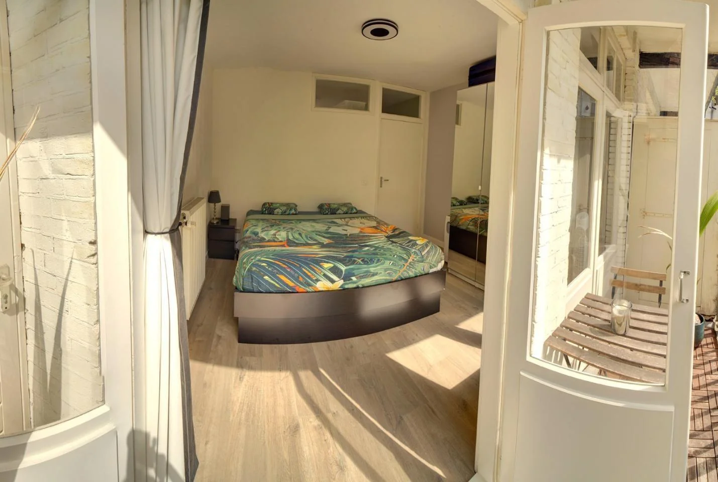 geblurde versie van de foto als achtergrond