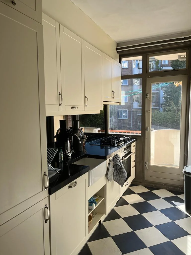 geblurde versie van de foto als achtergrond