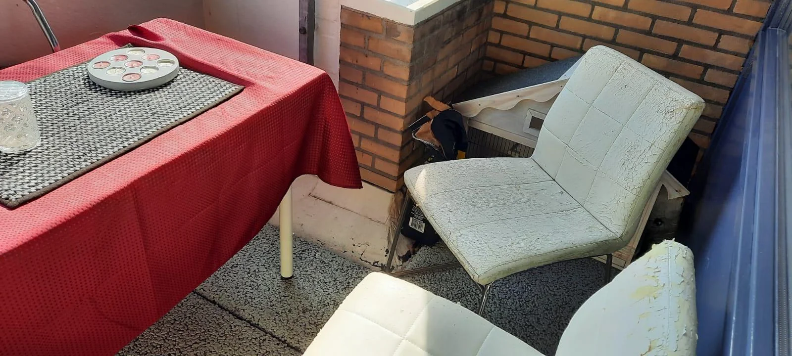 geblurde versie van de foto als achtergrond