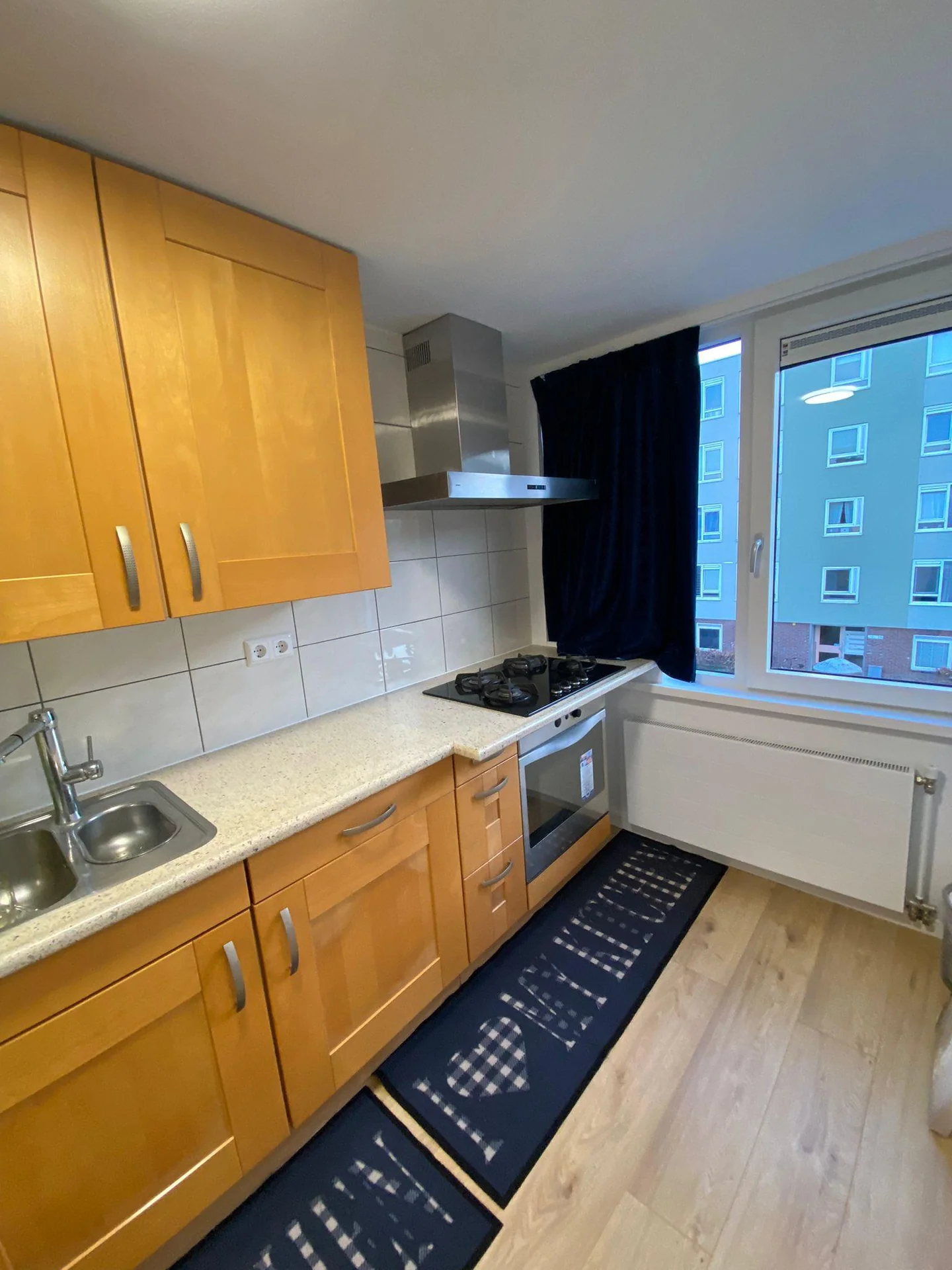 geblurde versie van de foto als achtergrond