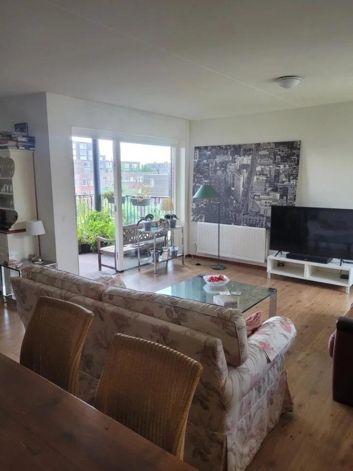 geblurde versie van de foto als achtergrond