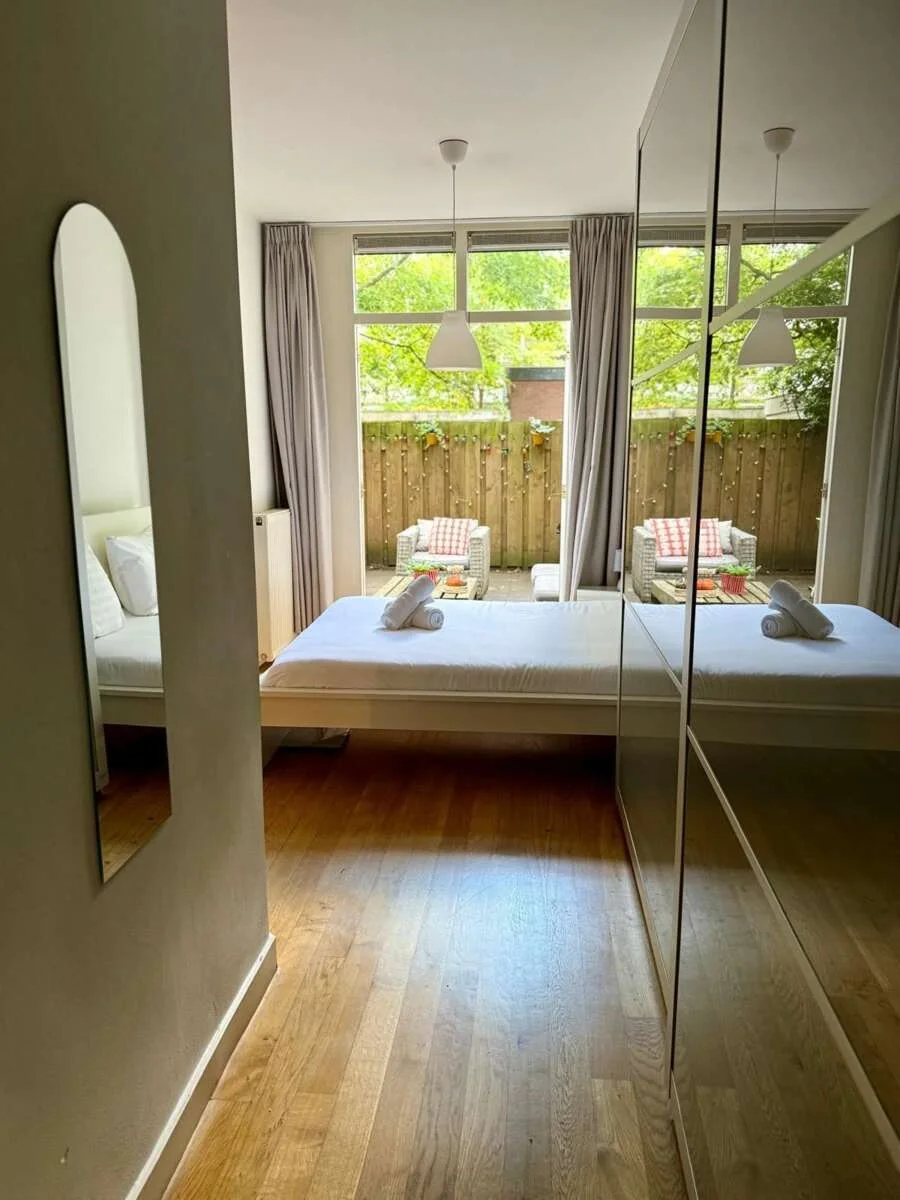 geblurde versie van de foto als achtergrond