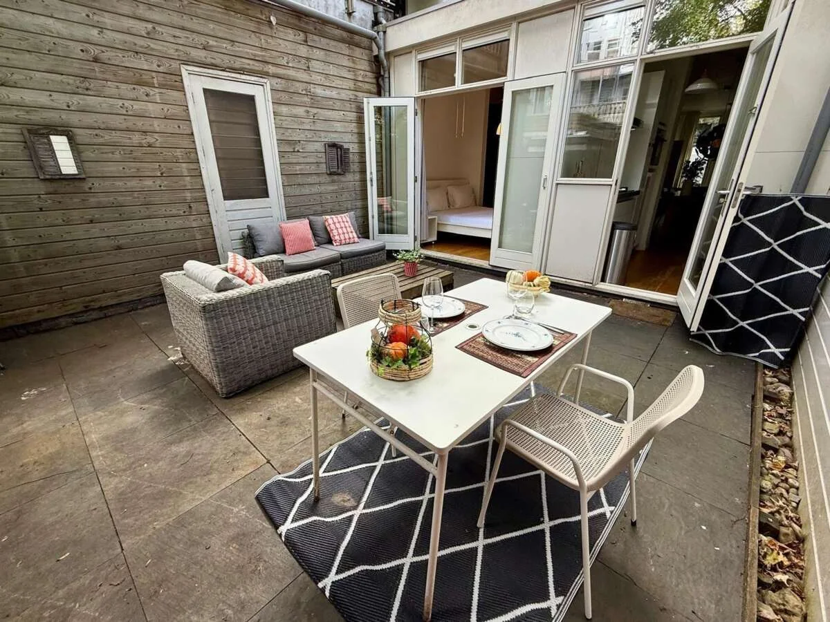 geblurde versie van de foto als achtergrond