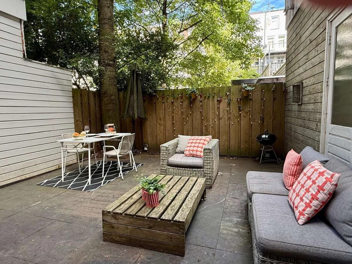 geblurde versie van de foto als achtergrond