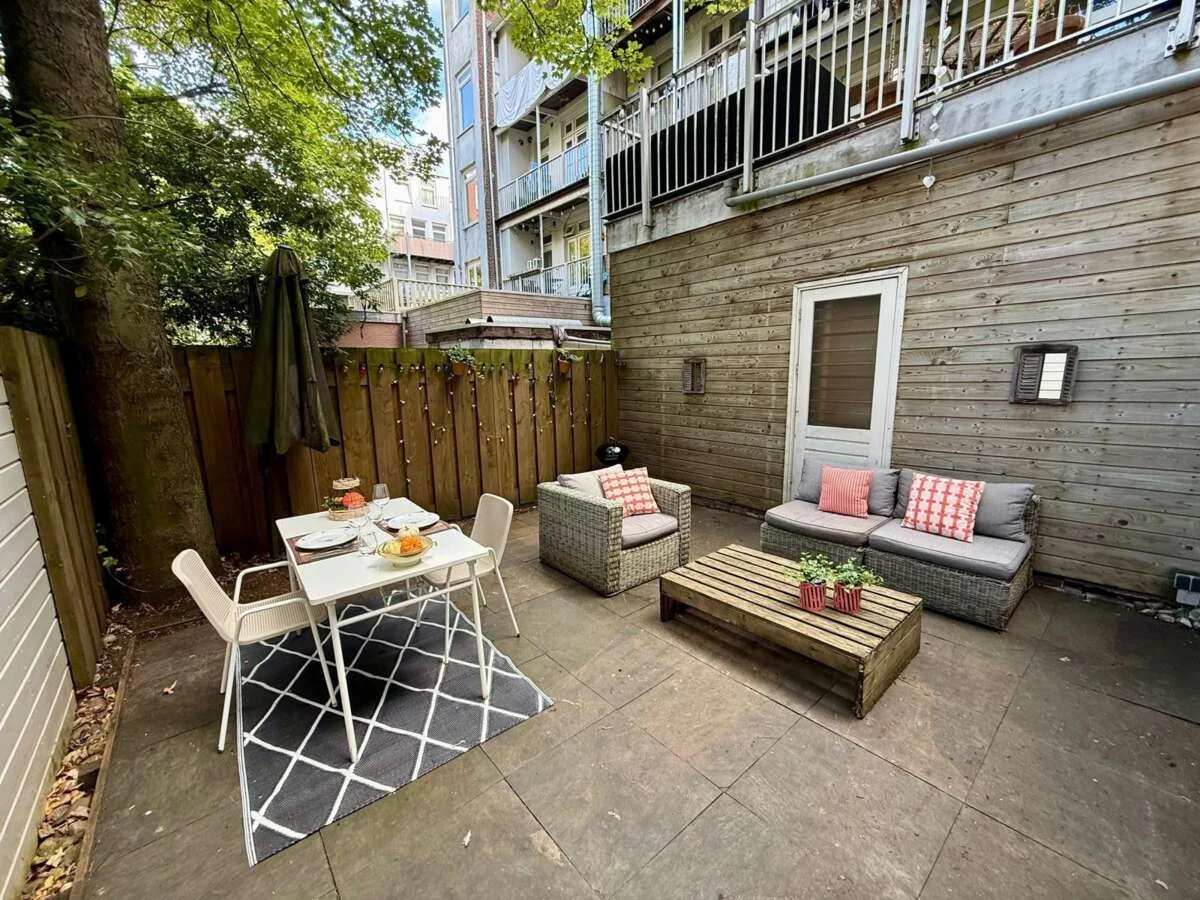 geblurde versie van de foto als achtergrond