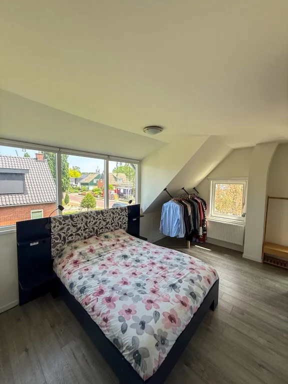 geblurde versie van de foto als achtergrond